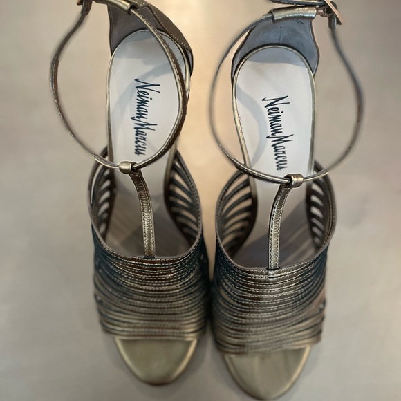 Neiman Marcus Gold leather stiletto heels with ankle strap. Size 10. - Picture 3 of 12